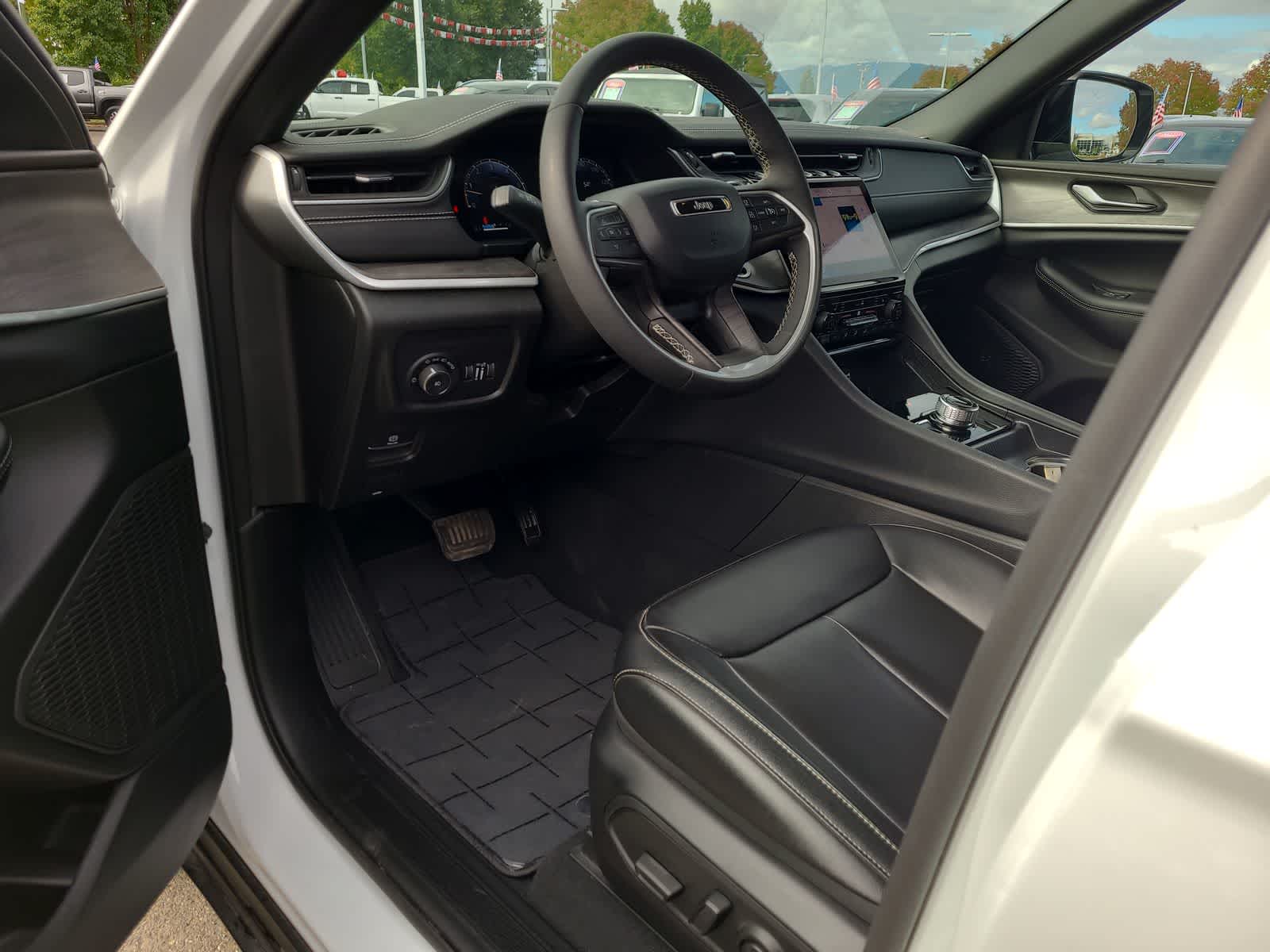 Thumbnail: 2024 Jeep Grand Cherokee - 10