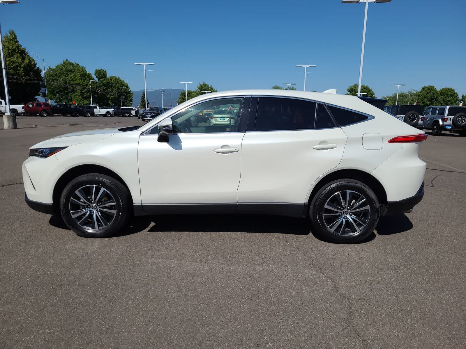2021 Toyota Venza LE 11