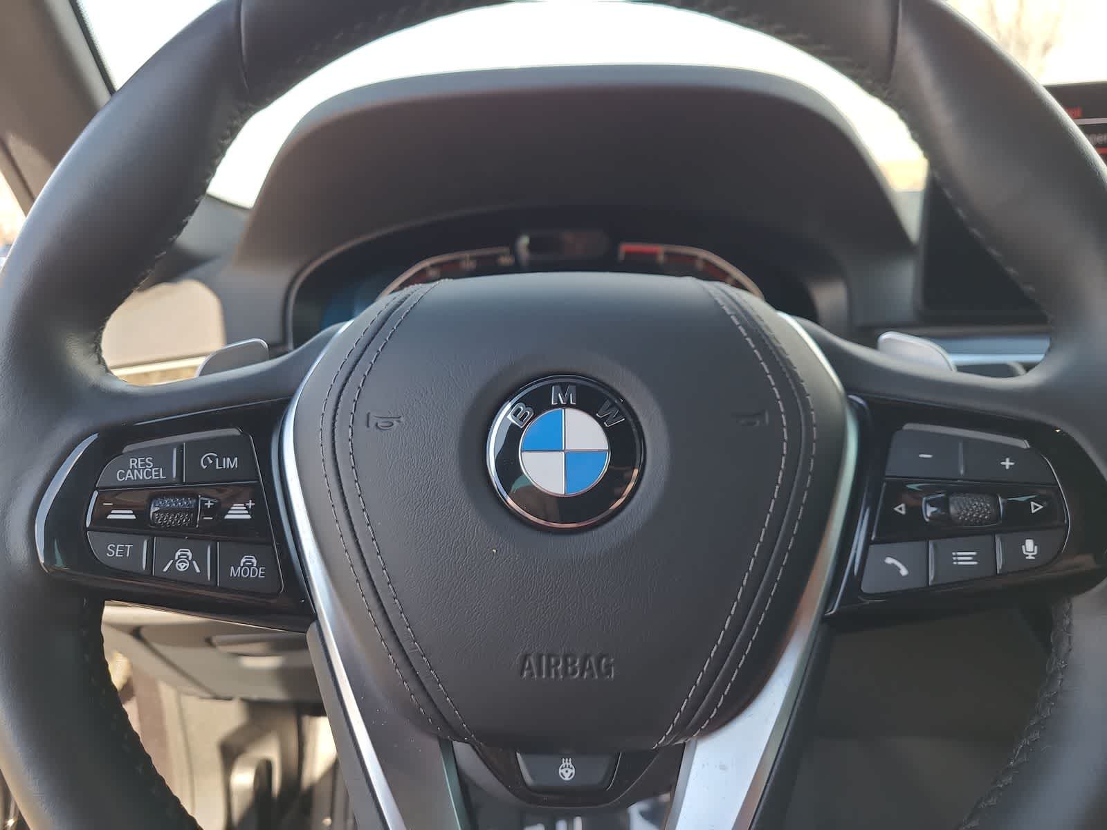 Thumbnail: 2022 BMW 5 Series - 23