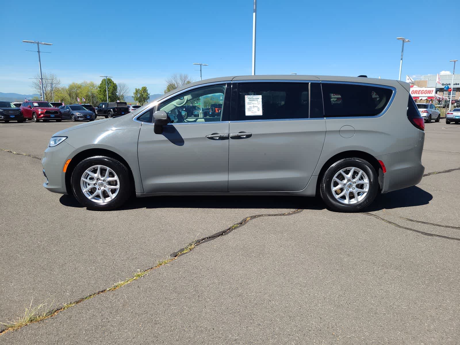 Thumbnail: 2023 Chrysler Pacifica - 11