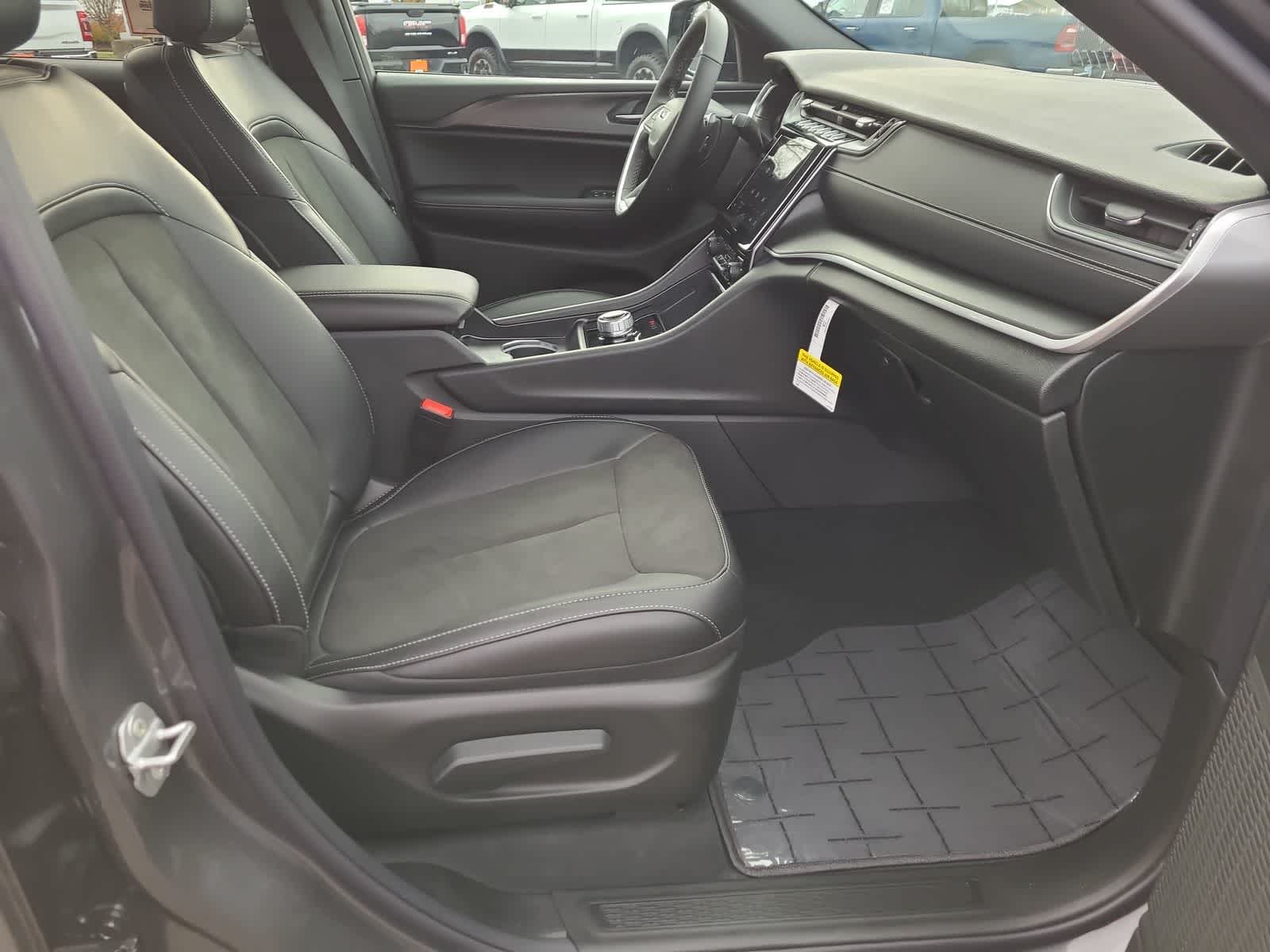 Thumbnail: 2025 Jeep Grand Cherokee - 22