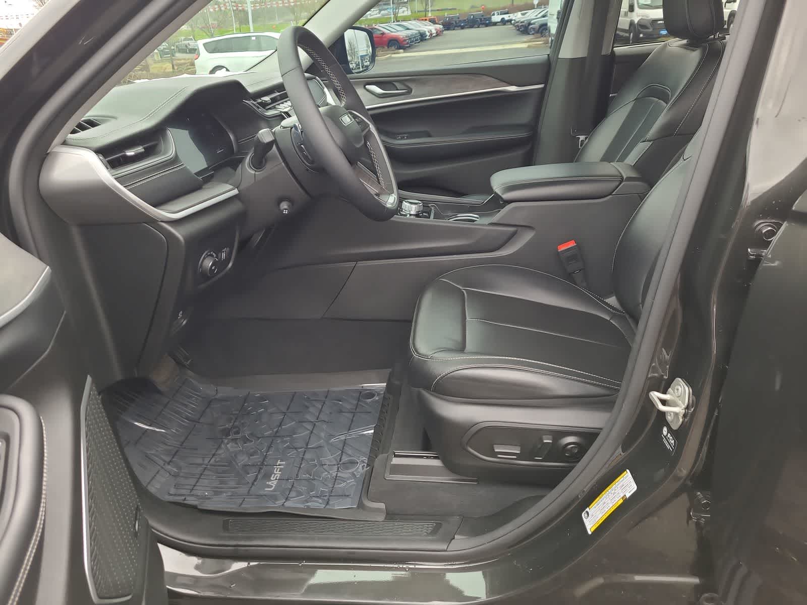 Thumbnail: 2024 Jeep Grand Cherokee - 19