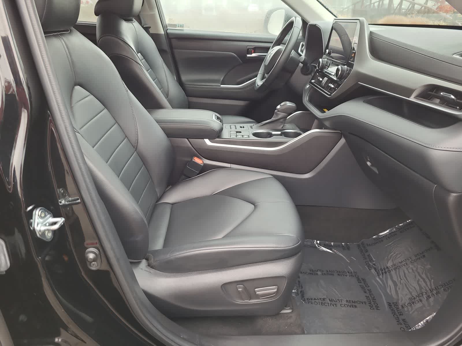 Thumbnail: 2023 Toyota Highlander - 22