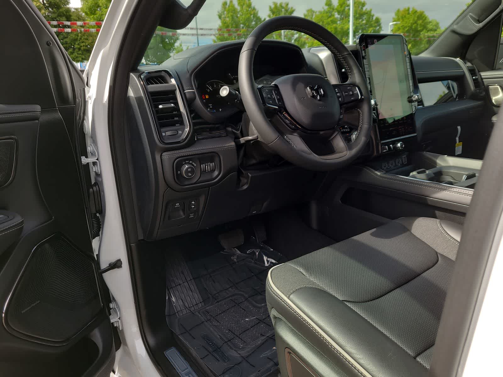 Thumbnail: 2025 RAM 1500 - 10