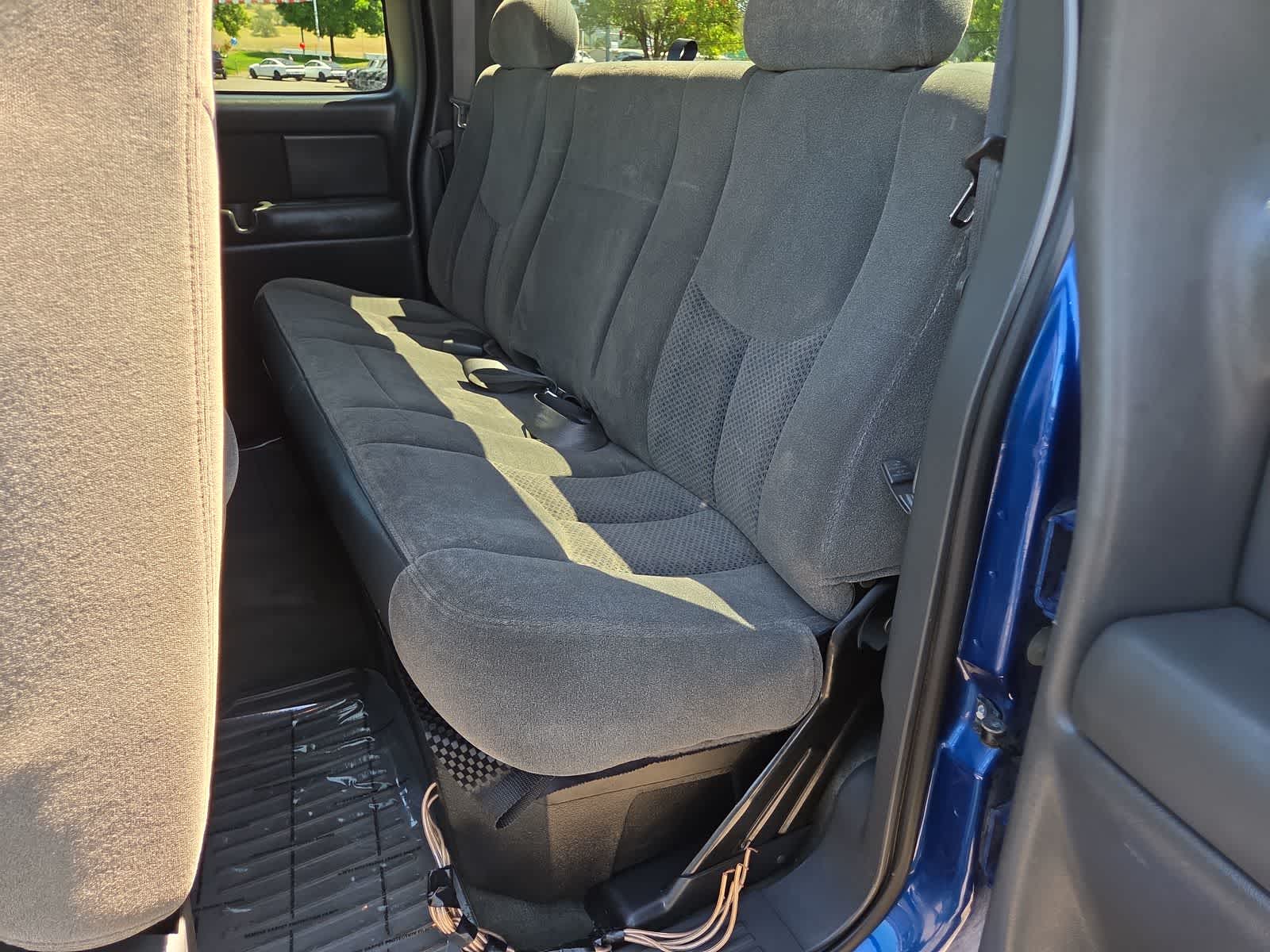 Thumbnail: 2004 Chevrolet Silverado 1500 - 21