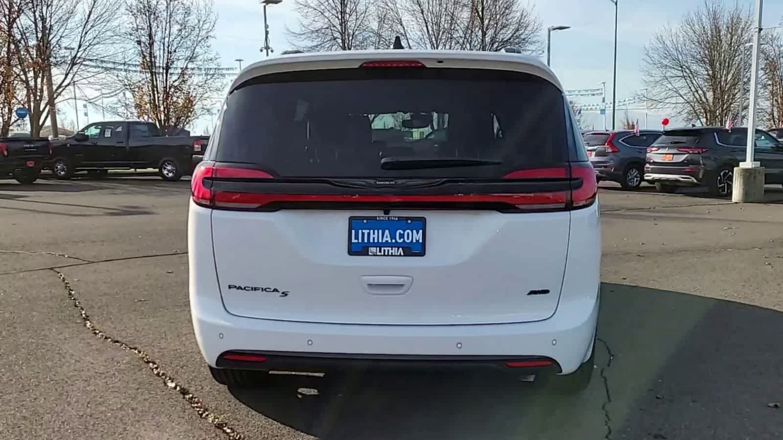 Thumbnail: 2026 Chrysler Pacifica - 7