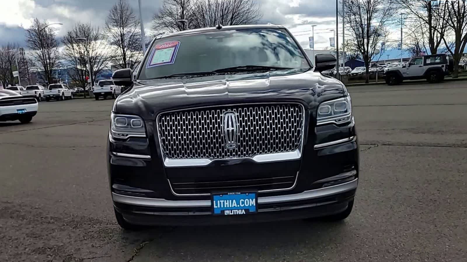 Thumbnail: 2023 Lincoln Navigator - 3