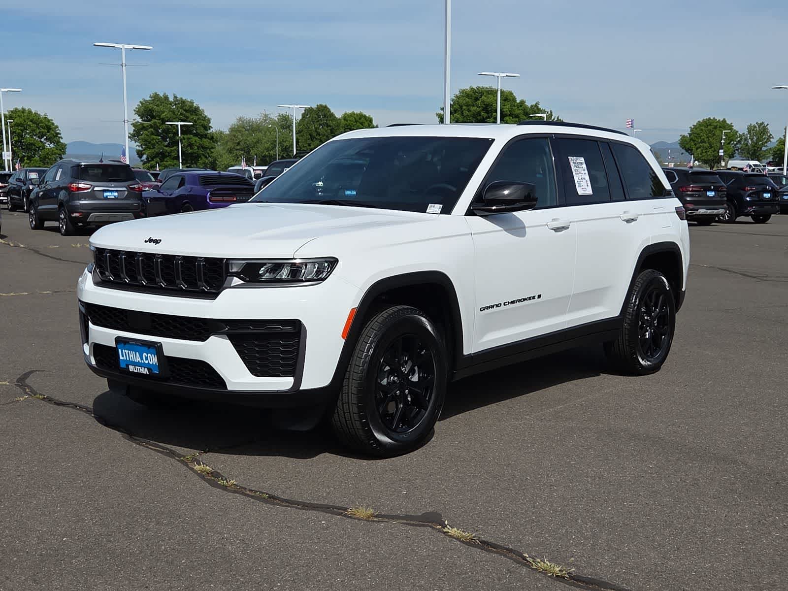 2026 Jeep Grand Cherokee Laredo Altitude 4x4's photo