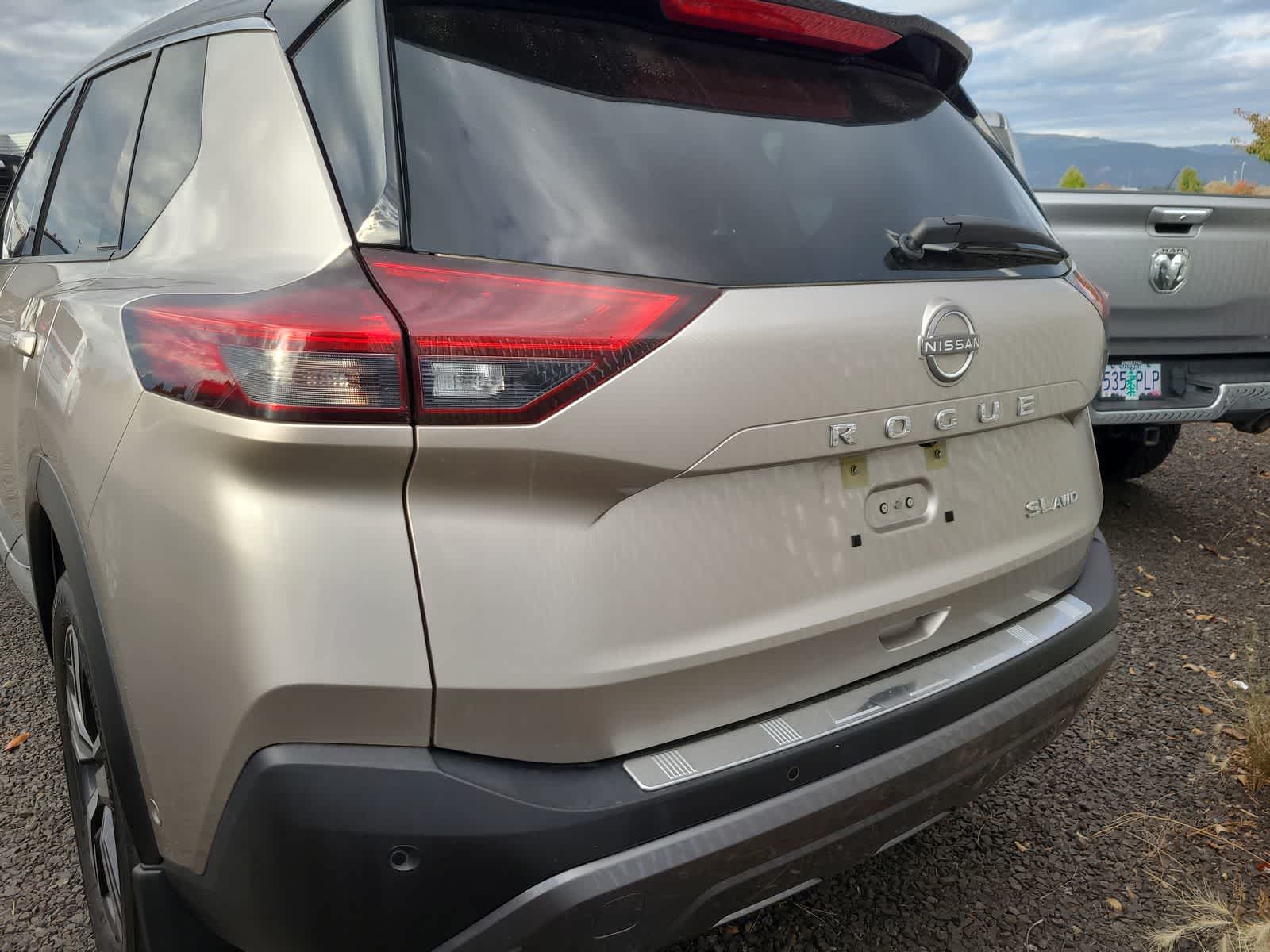 2022 Nissan Rogue SL photo 2