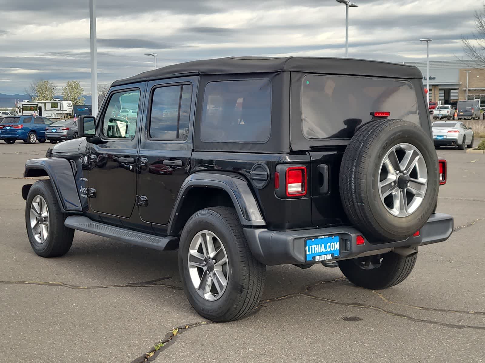 Thumbnail: 2022 Jeep Wrangler - 12