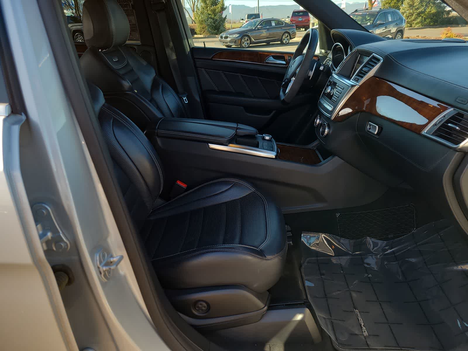 Thumbnail: 2013 Mercedes-Benz M-Class - 22