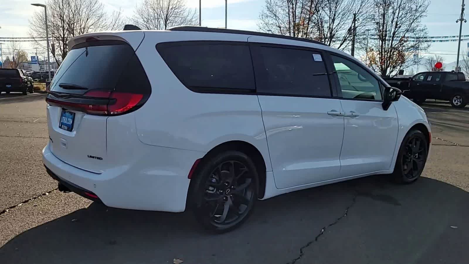 Thumbnail: 2026 Chrysler Pacifica - 8