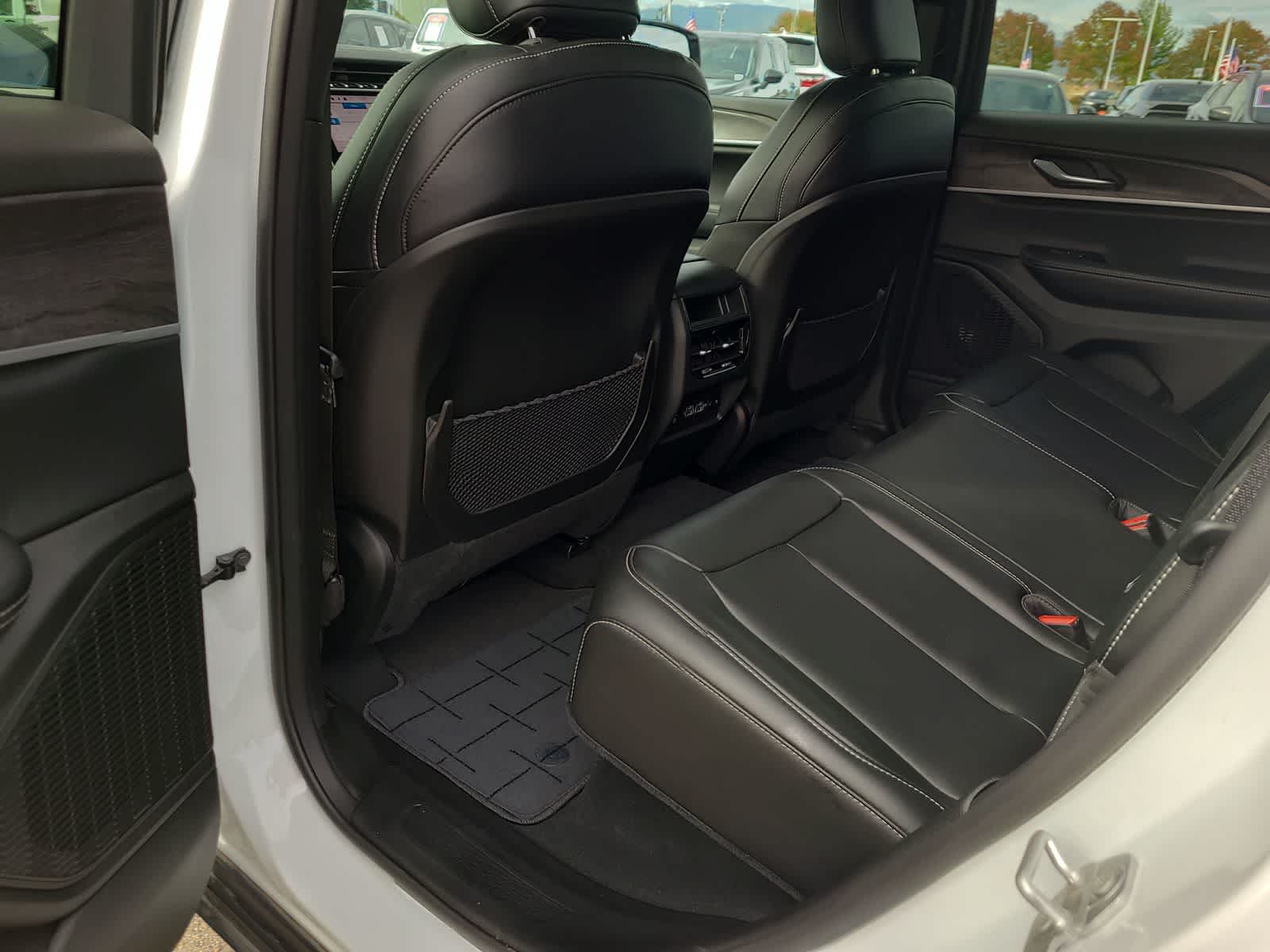 Thumbnail: 2024 Jeep Grand Cherokee - 20