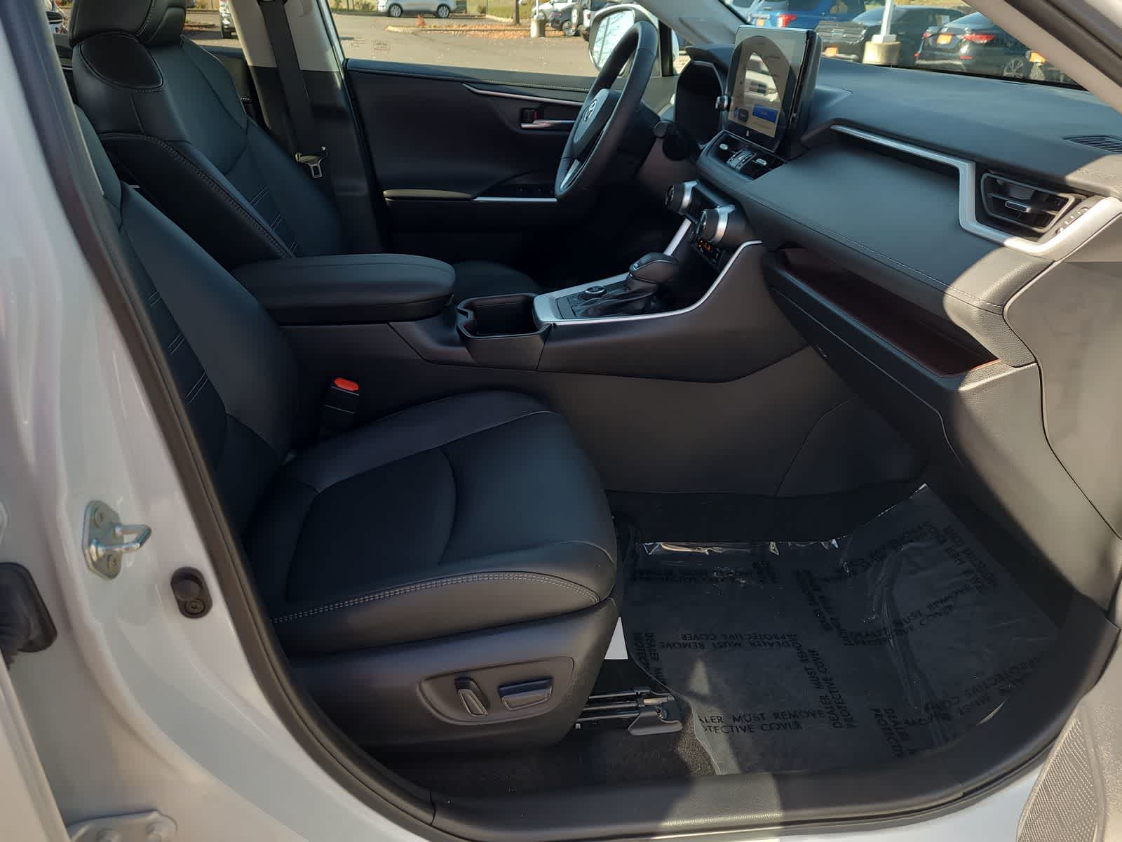 Thumbnail: 2024 Toyota RAV4 - 22