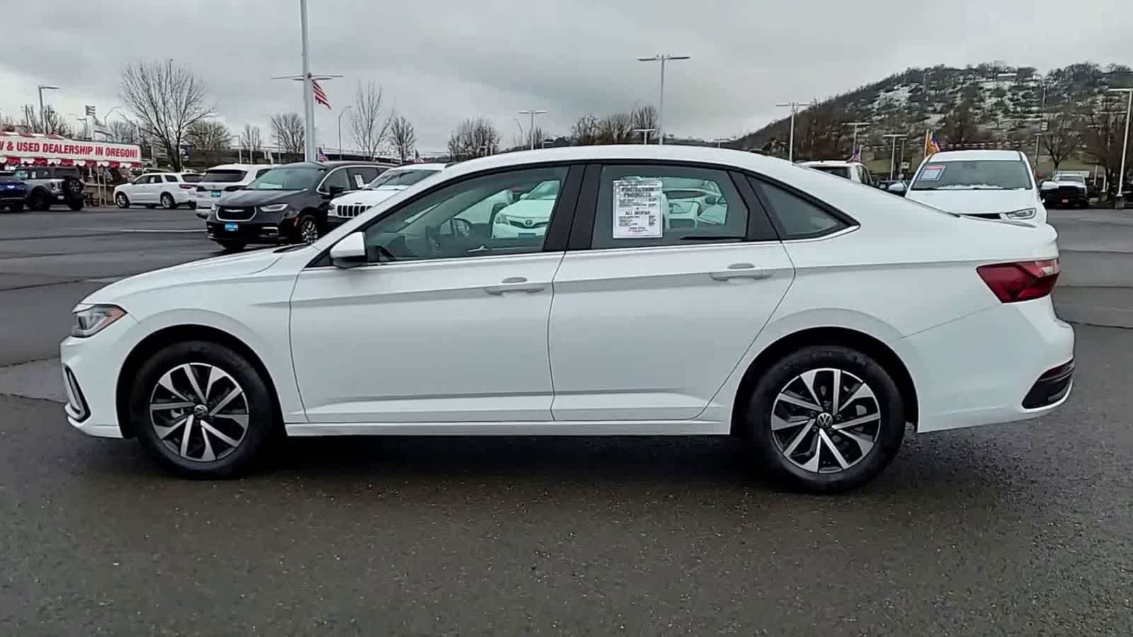 Thumbnail: 2025 Volkswagen Jetta - 5