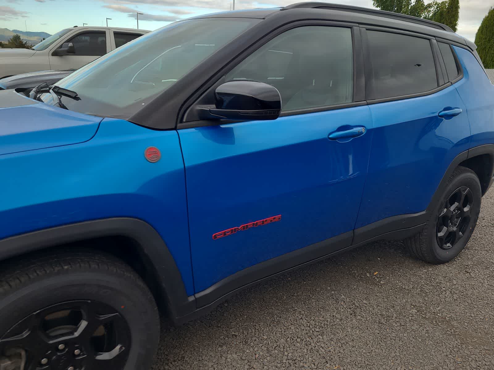 2024 Jeep Compass Trailhawk photo 2