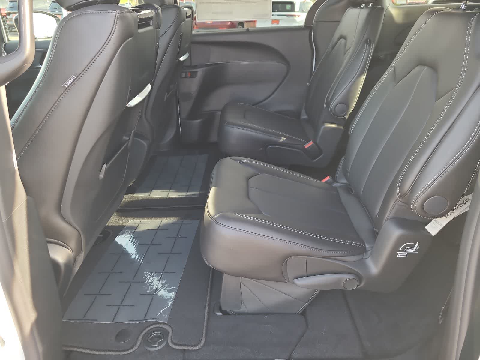 Thumbnail: 2026 Chrysler Pacifica - 21