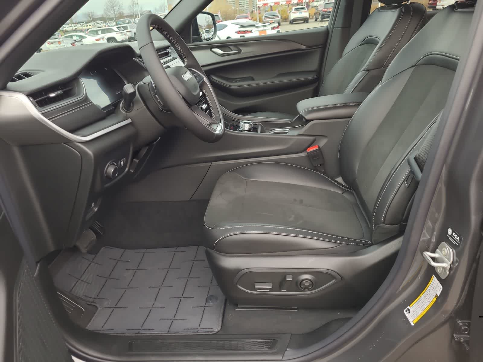 Thumbnail: 2025 Jeep Grand Cherokee - 19