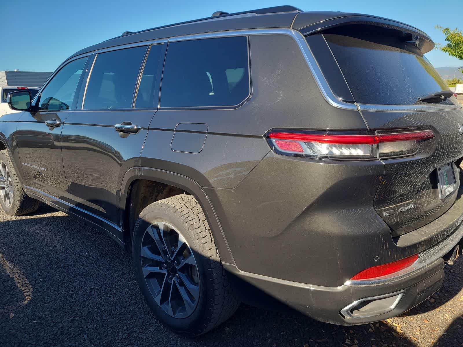 2022 Jeep Cherokee Overland photo 2