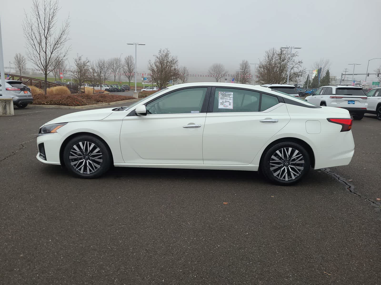 Thumbnail: 2023 Nissan Altima - 11