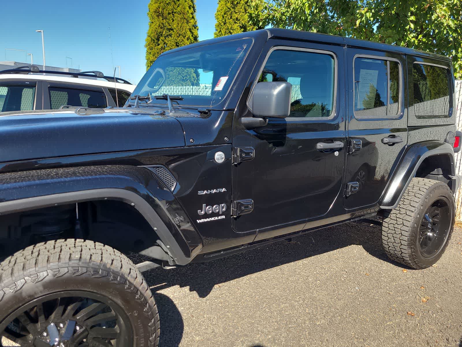 2023 Jeep Wrangler Sahara photo 2