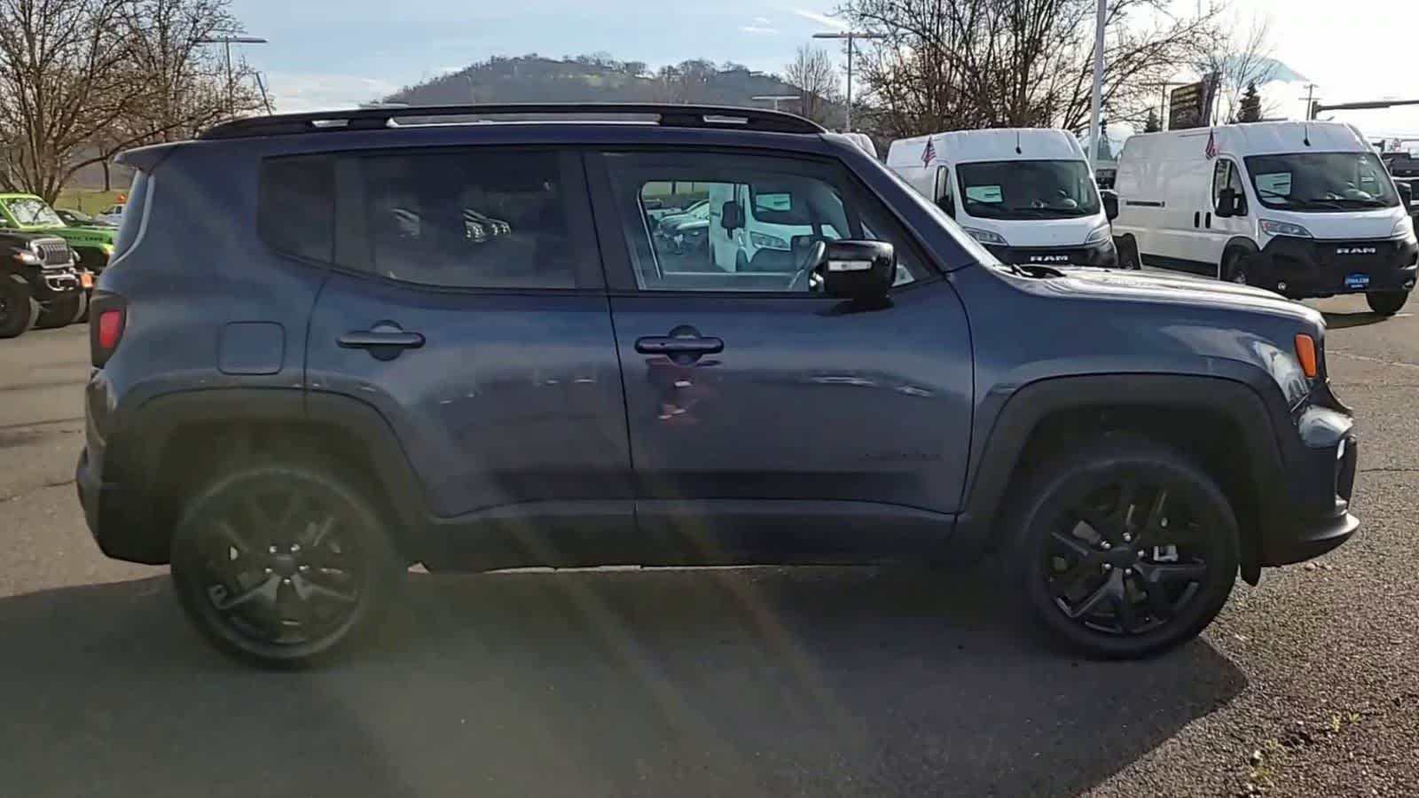 Thumbnail: 2023 Jeep Renegade - 9