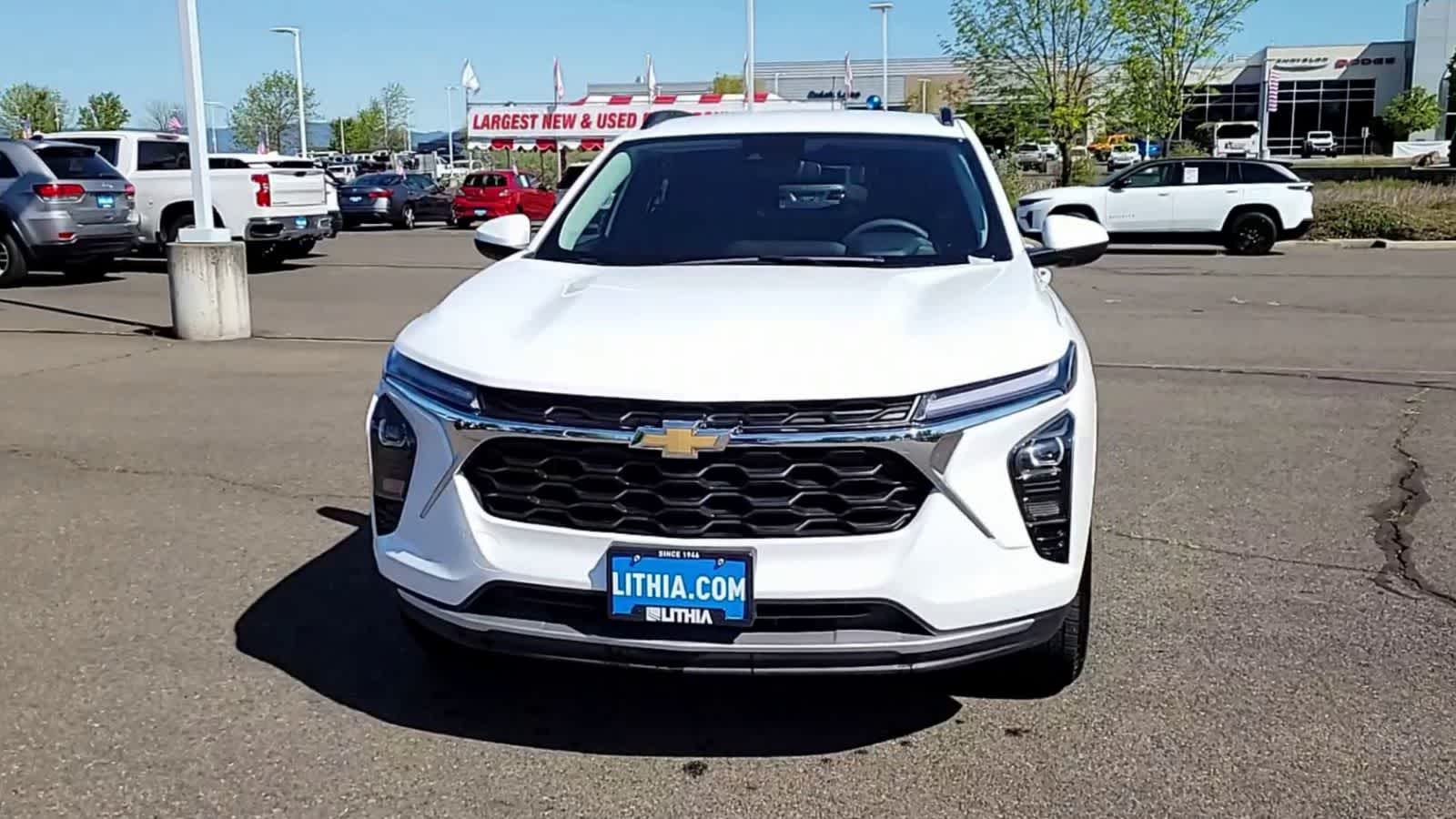 Thumbnail: 2025 Chevrolet Trax - 3