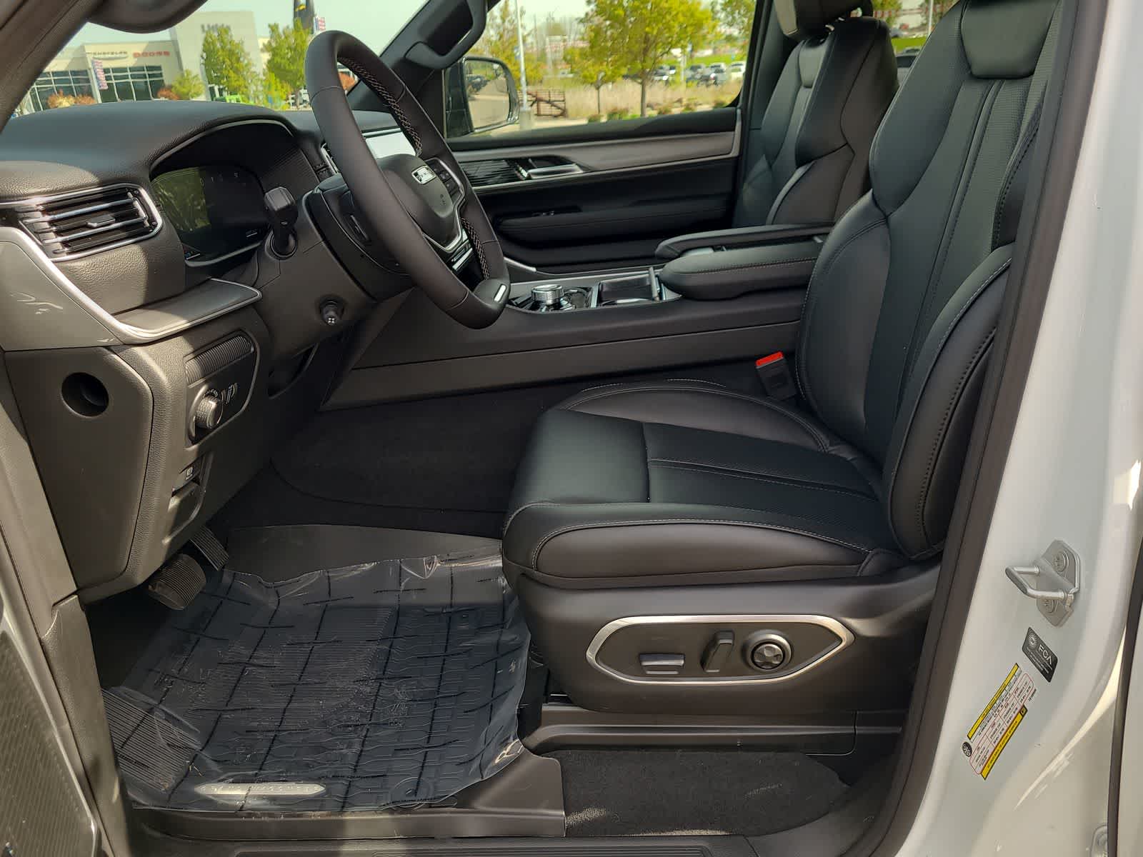 Thumbnail: 2026 Jeep Grand Wagoneer - 19