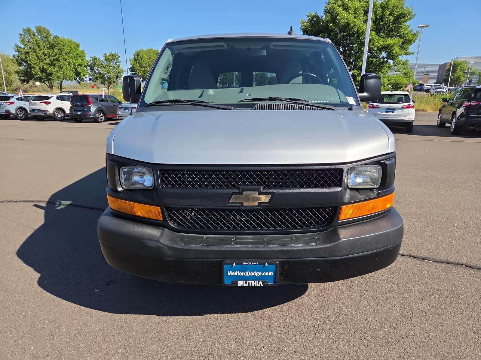 2017 Chevrolet Express Passenger LS - Photo 14