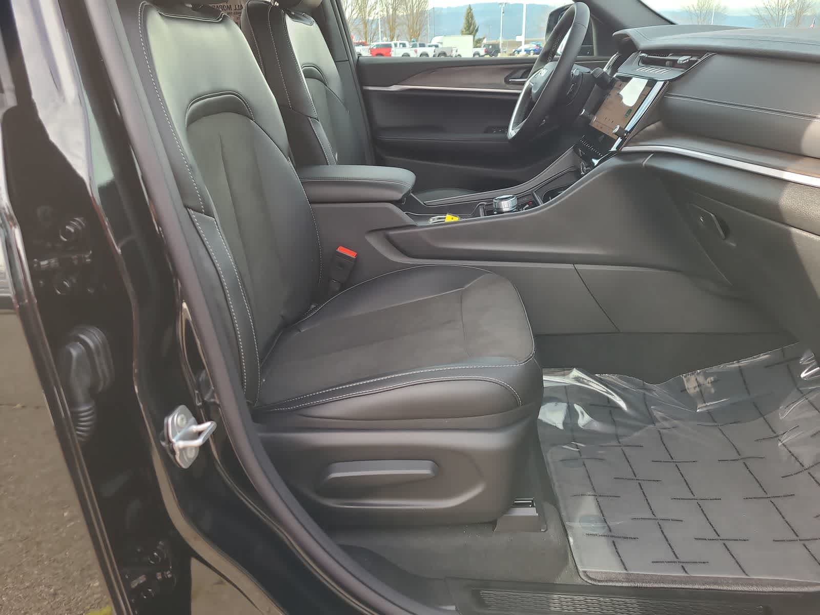 Thumbnail: 2026 Jeep Grand Cherokee - 22