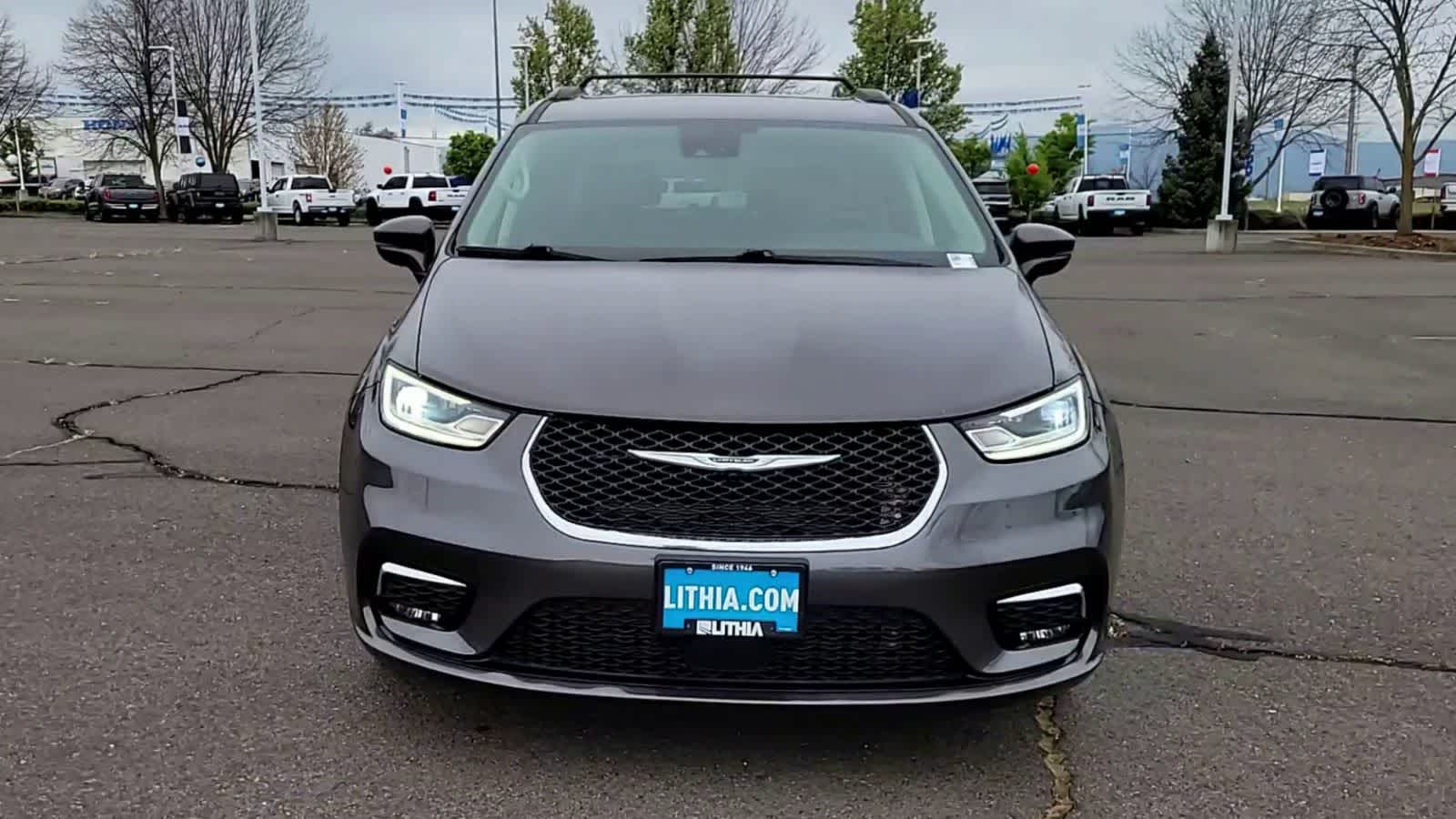 Thumbnail: 2022 Chrysler Pacifica - 3