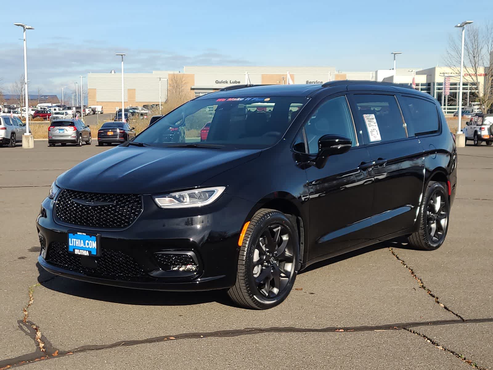 2026 Chrysler Pacifica Select's photo