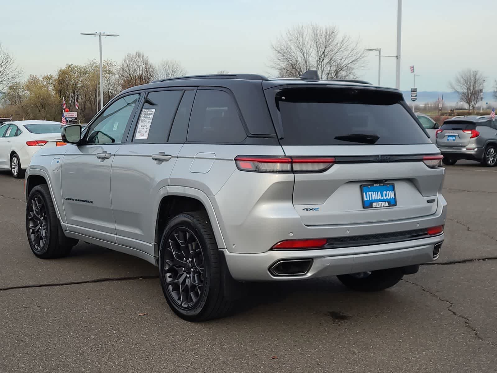 Thumbnail: 2023 Jeep Grand Cherokee - 12