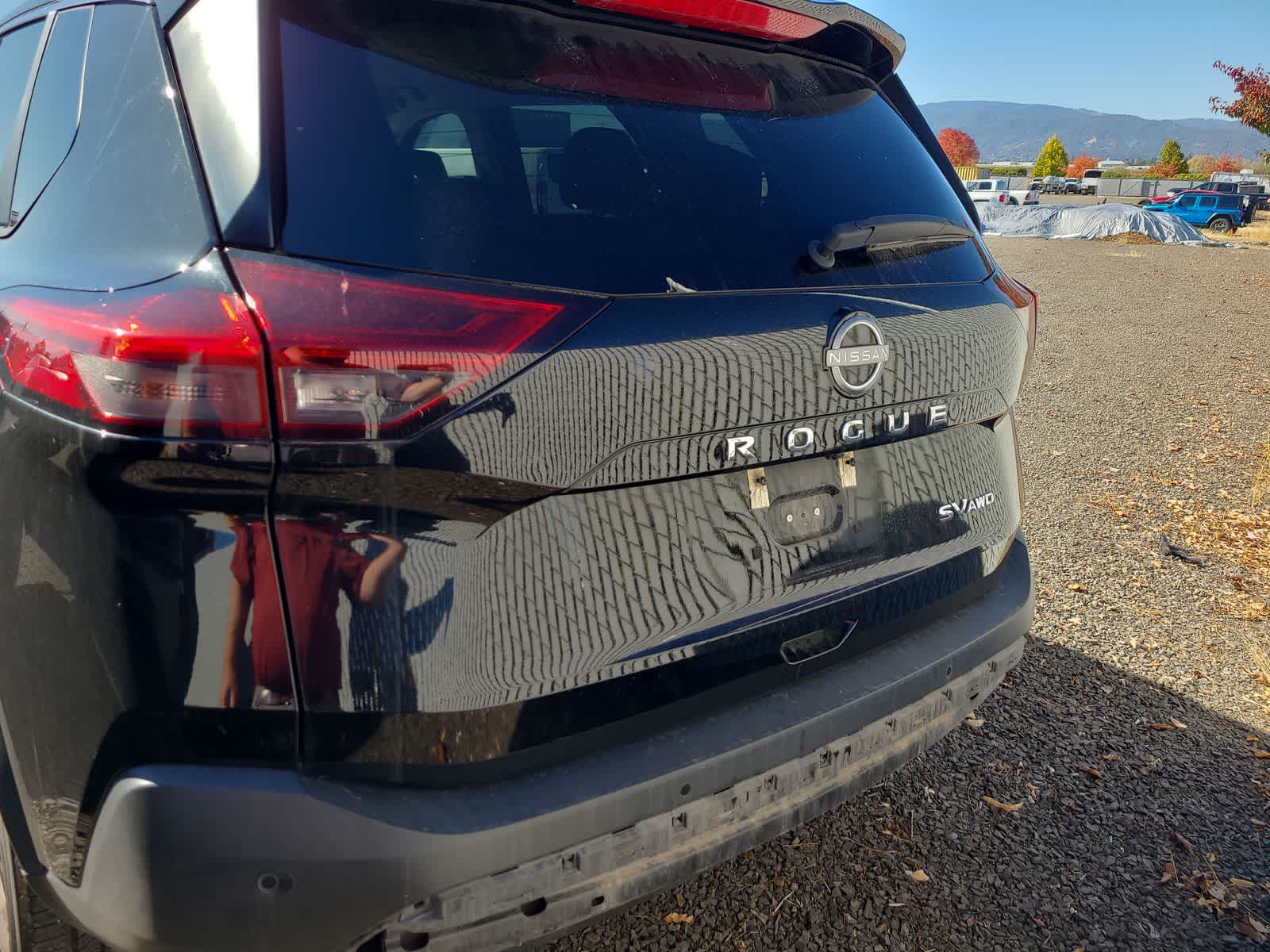 2023 Nissan Rogue SV photo 3