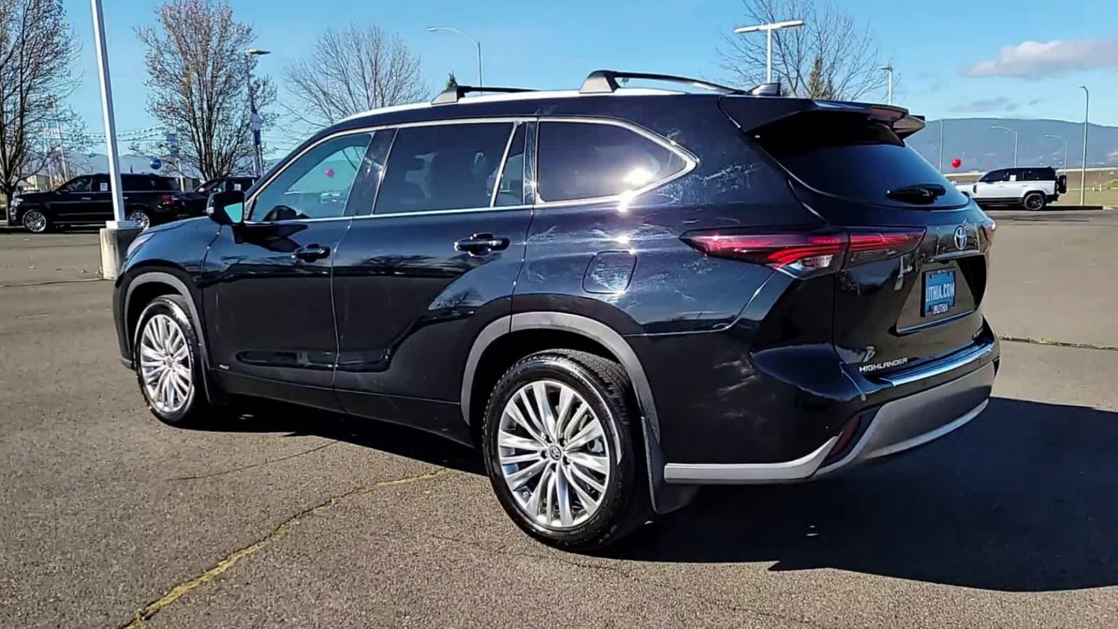 Thumbnail: 2024 Toyota Highlander - 6