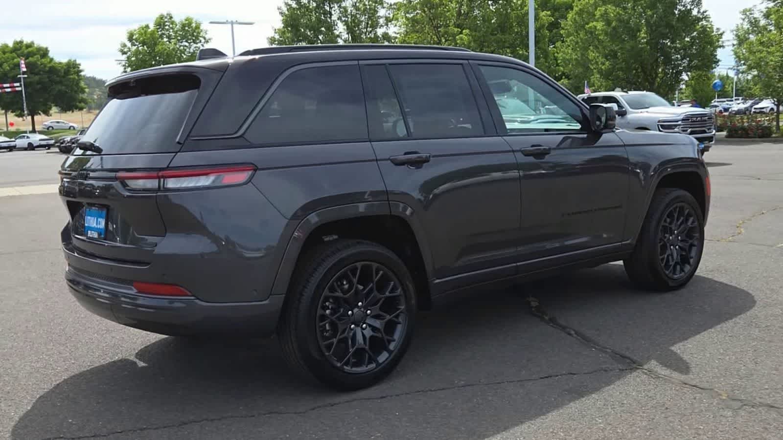 Thumbnail: 2026 Jeep Grand Cherokee - 8