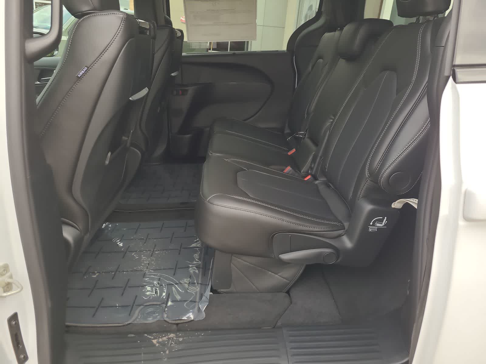 Thumbnail: 2026 Chrysler Pacifica - 21