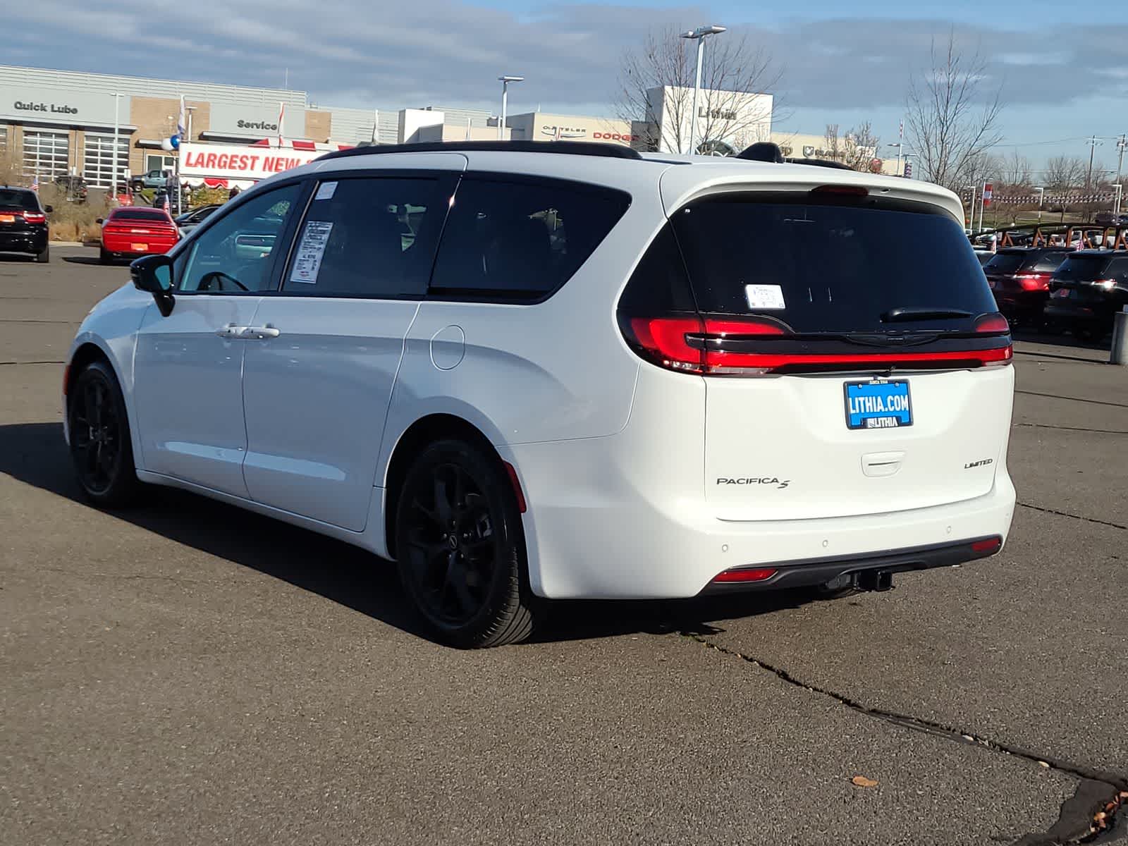 Thumbnail: 2026 Chrysler Pacifica - 12