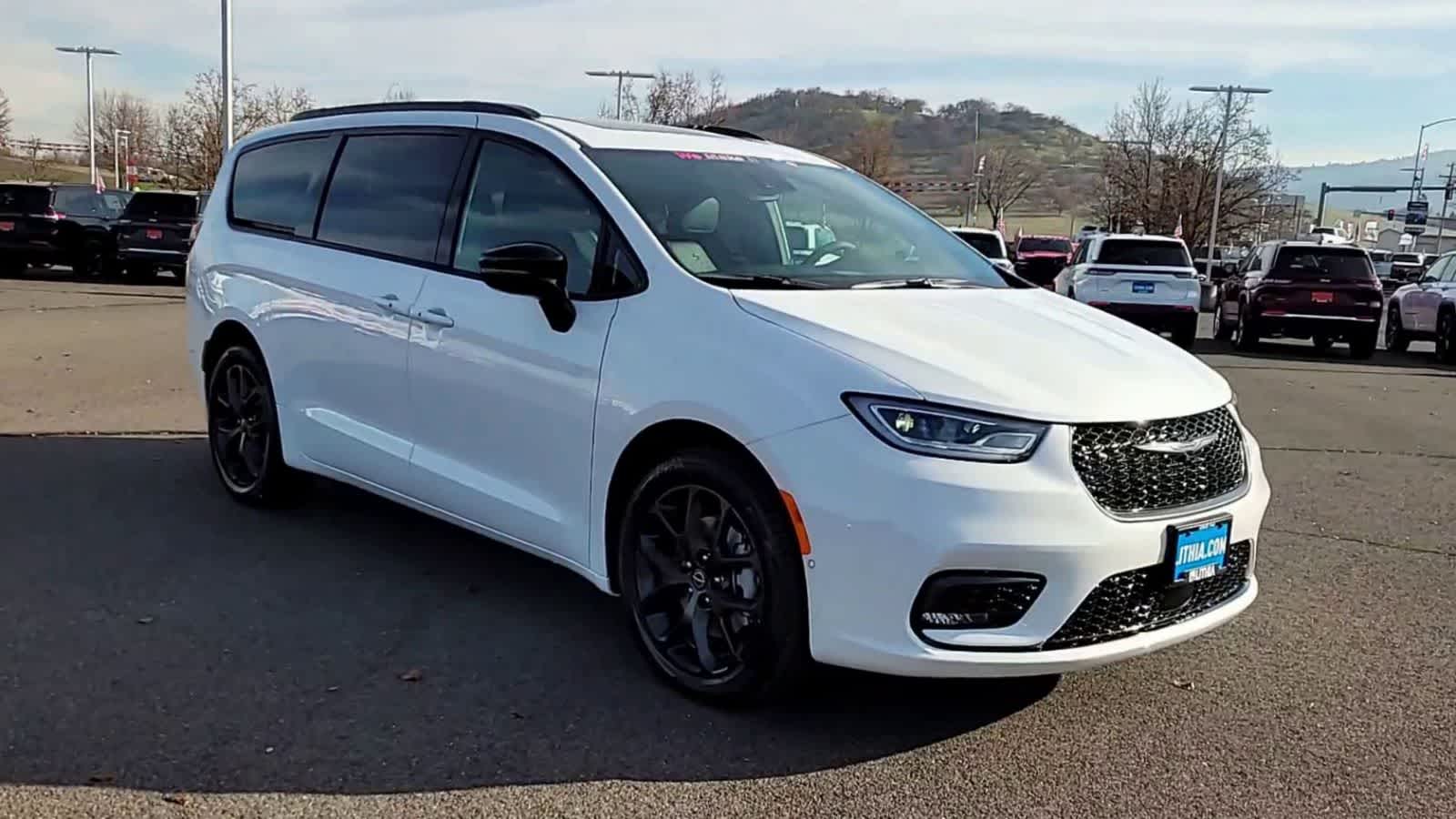 Thumbnail: 2026 Chrysler Pacifica - 2