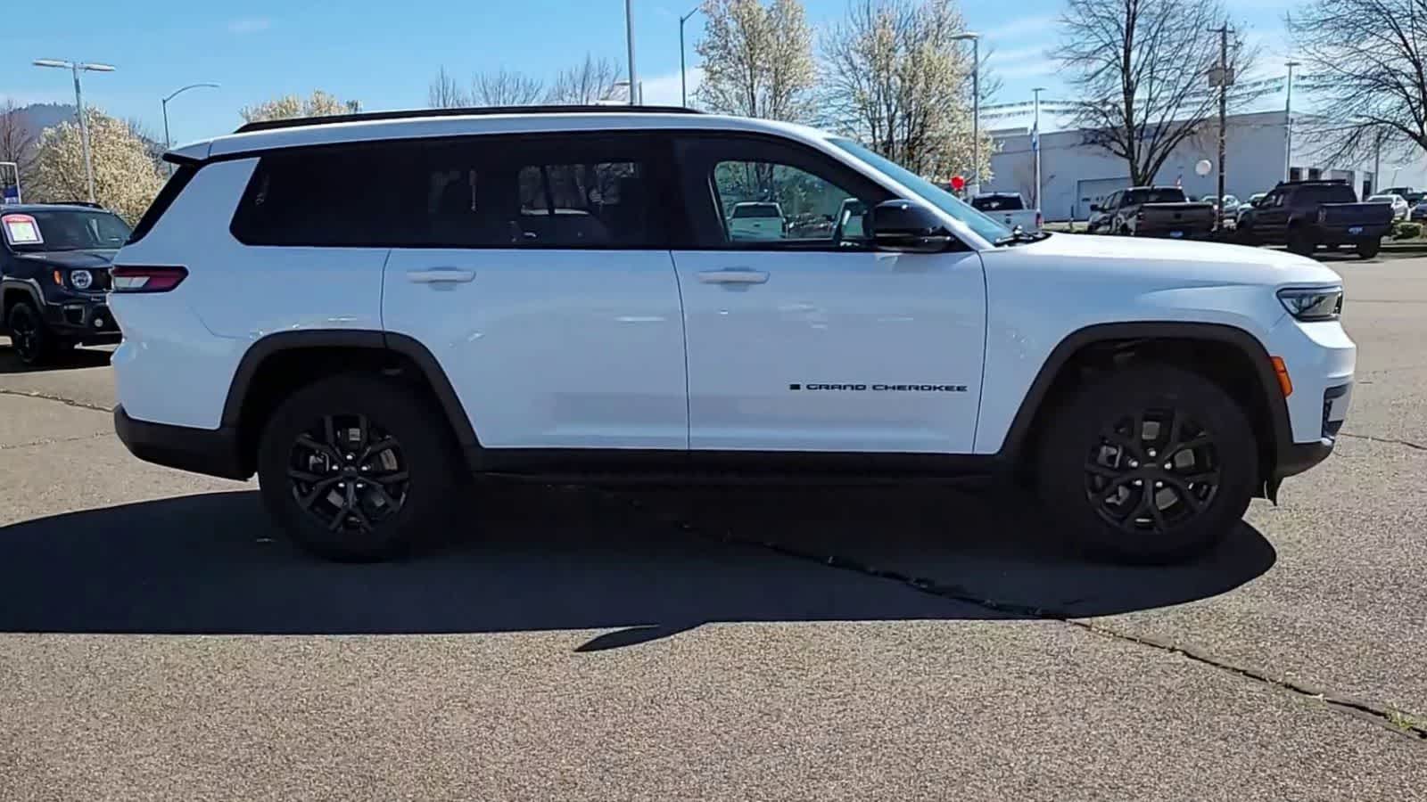 Thumbnail: 2024 Jeep Grand Cherokee L - 9