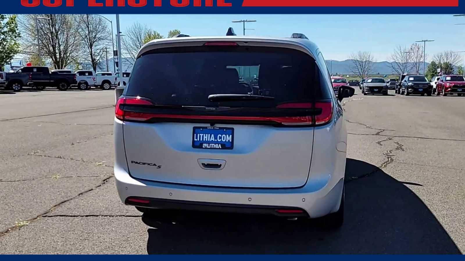 Thumbnail: 2026 Chrysler Pacifica - 7
