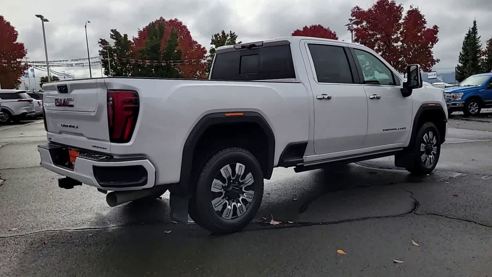 Thumbnail: 2024 GMC Sierra 3500 - 8