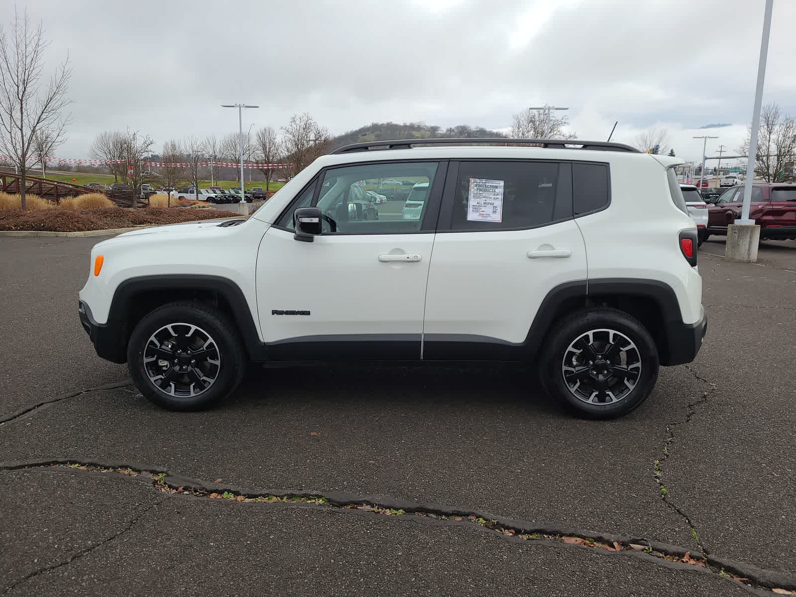 Thumbnail: 2023 Jeep Renegade - 11