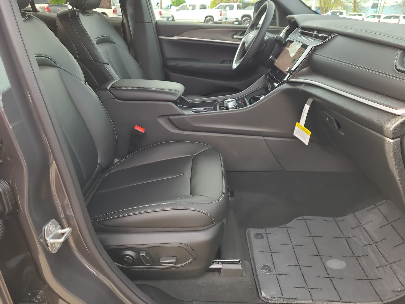 Thumbnail: 2026 Jeep Grand Cherokee - 22