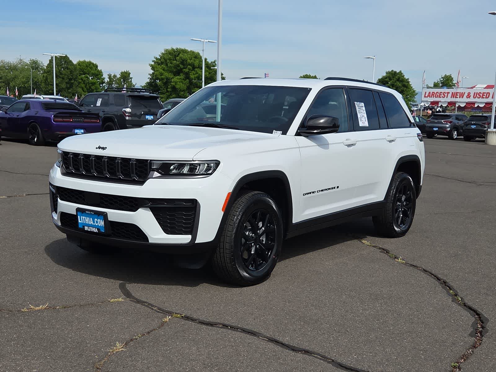 2026 Jeep Grand Cherokee Laredo Altitude 4x4's photo