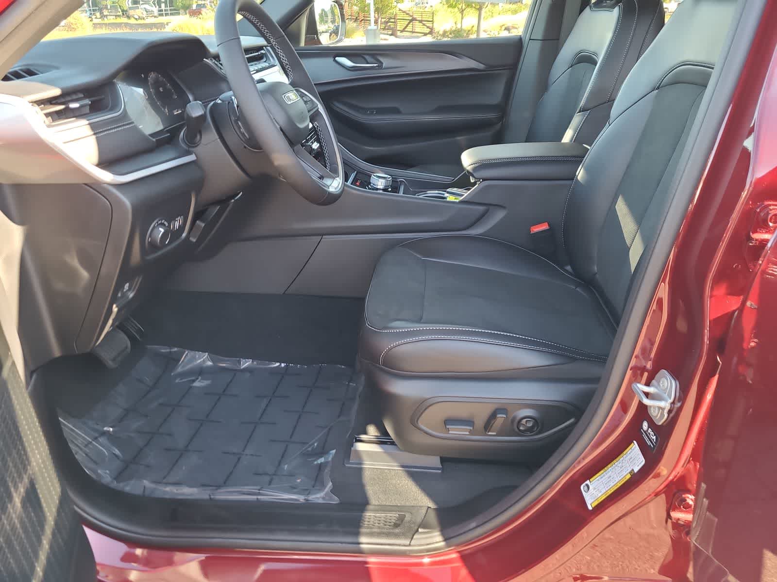 Thumbnail: 2025 Jeep Grand Cherokee - 19