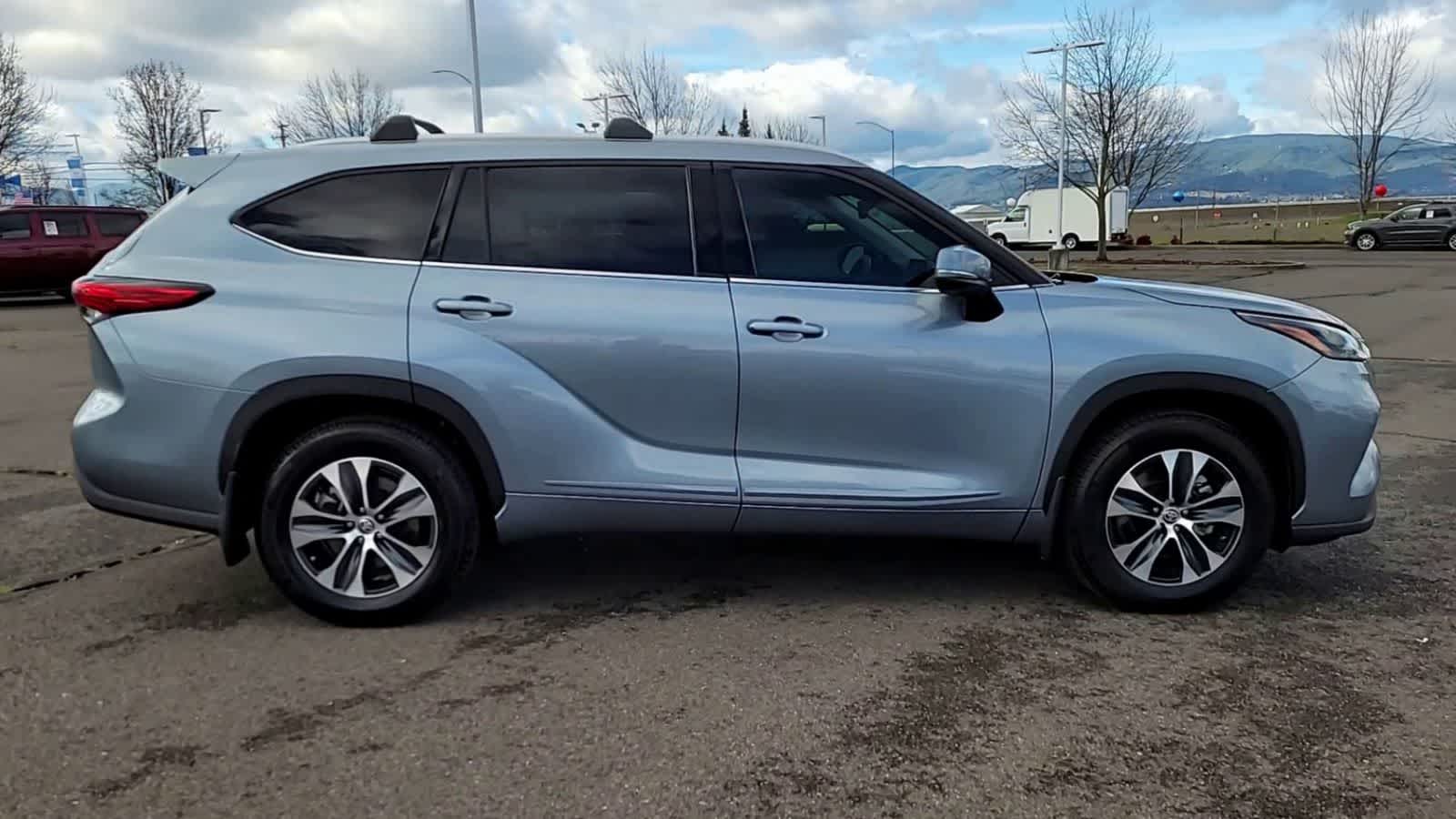 Thumbnail: 2022 Toyota Highlander - 9