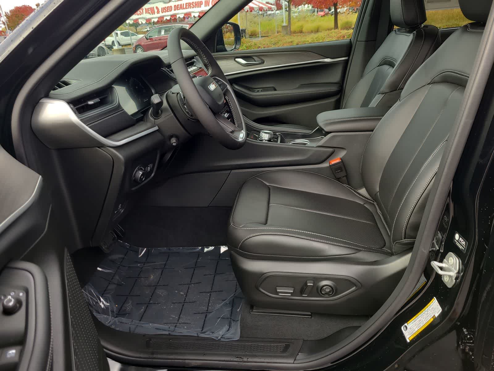 Thumbnail: 2025 Jeep Grand Cherokee - 19