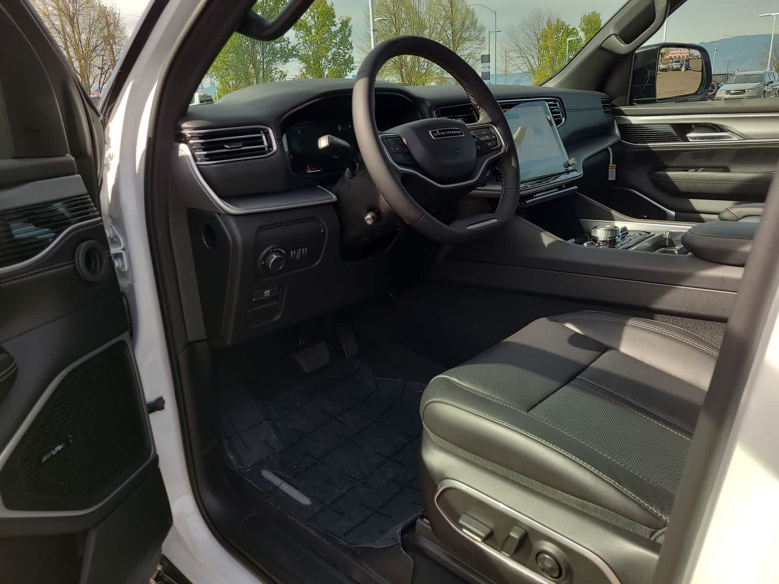 Thumbnail: 2026 Jeep Grand Wagoneer - 10