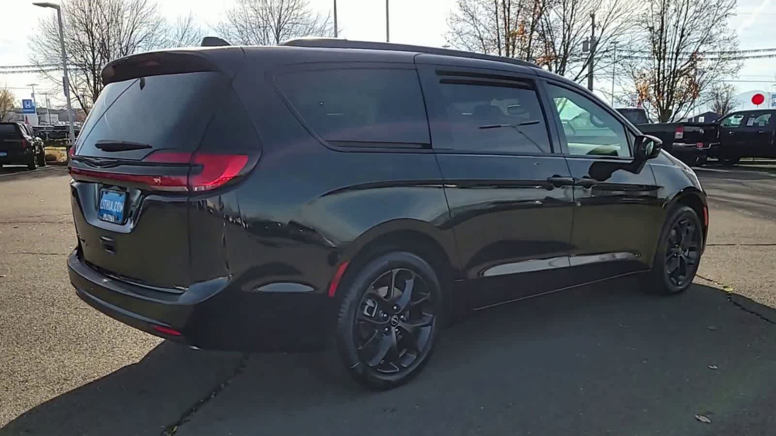 Thumbnail: 2026 Chrysler Pacifica - 8